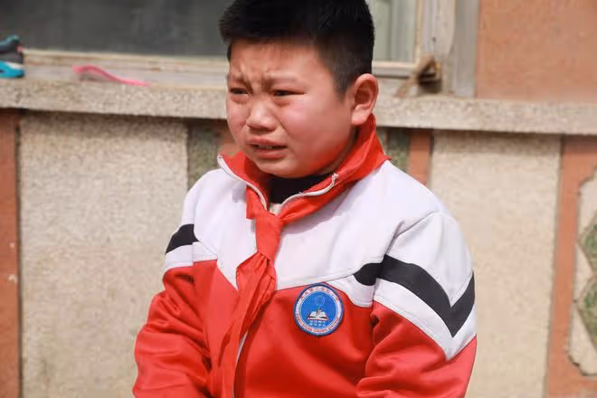 男子得知兒子重疾來自妻子遺傳後悄然出走,女子獨守十年頑強救子