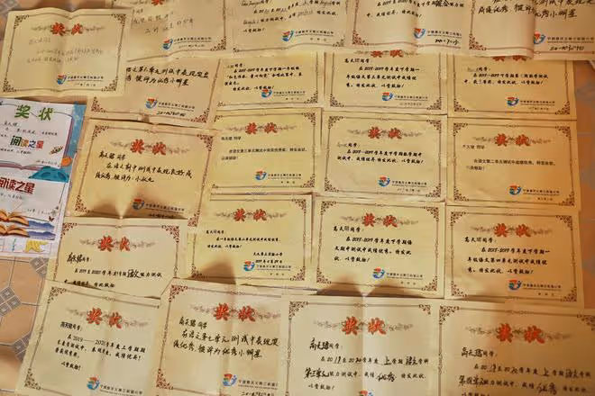 男子得知兒子重疾來自妻子遺傳後悄然出走,女子獨守十年頑強救子