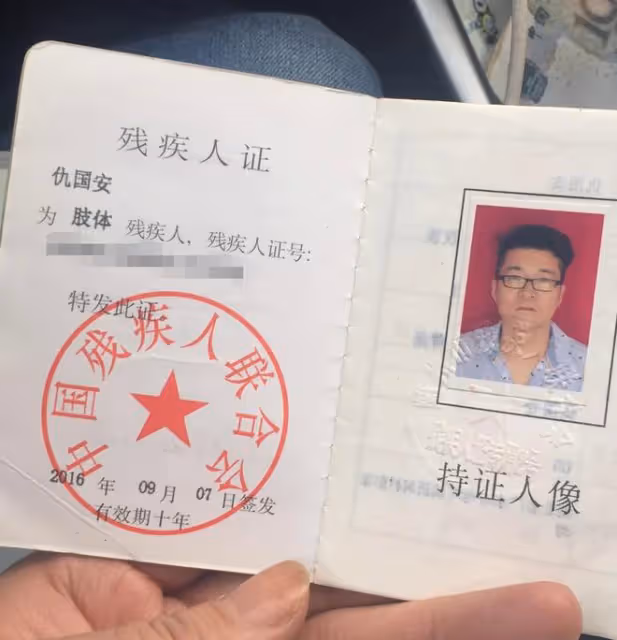 美女不顧一切勇嫁殘疾小伙,誰料好日子剛開始帥兒子卻出大事了