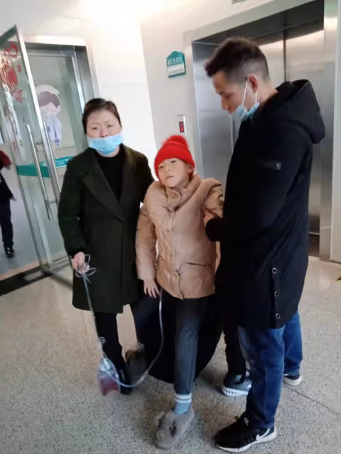 美女不顧一切勇嫁殘疾小伙，誰料好日子剛開始帥兒子卻出大事了