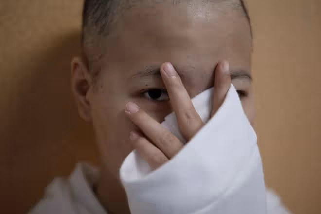 血癌復發230萬元「打水漂」,少女淚謝繼母:來世再做您女兒