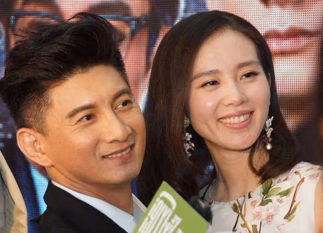 吳奇隆帶兒子橫店探班劉詩詩,4歲步步乖巧可愛,破產婚變傳聞