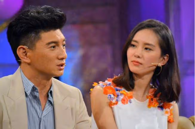 吳奇隆帶兒子橫店探班劉詩詩,4歲步步乖巧可愛,破產婚變傳聞