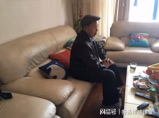故事：結婚當晚，大爺發現大媽腰系紅繩，直拍大腿：騙得我好苦
