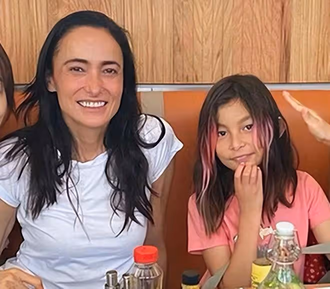 吳彥祖10歲女兒正面照曝光!染髮混血感明顯,跟名模媽如複製粘貼