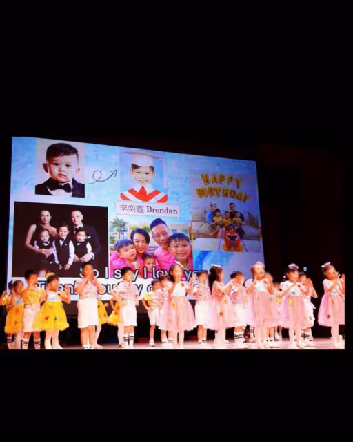 胡杏兒大兒子幼兒園畢業,一家人幸福合照,大仔長得像媽媽