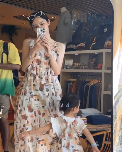 張馨月帶3歲格格回爺爺家,林峰爸媽對孫女十分寵愛