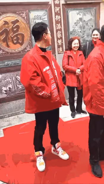 張馨月帶3歲格格回爺爺家,林峰爸媽對孫女十分寵愛