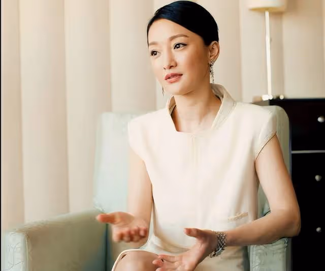 周迅董潔覺得穎兒很適合演米芒,直接發微信給她,穎兒回應全場笑翻
