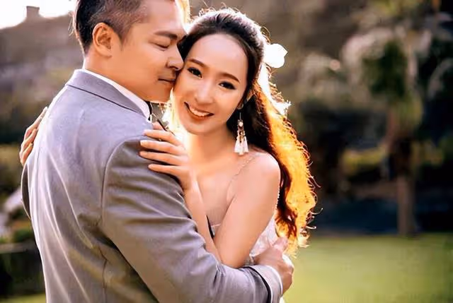TVB小花宣布婚訊後,舉行過大禮儀式,金器擺滿桌子金光閃閃