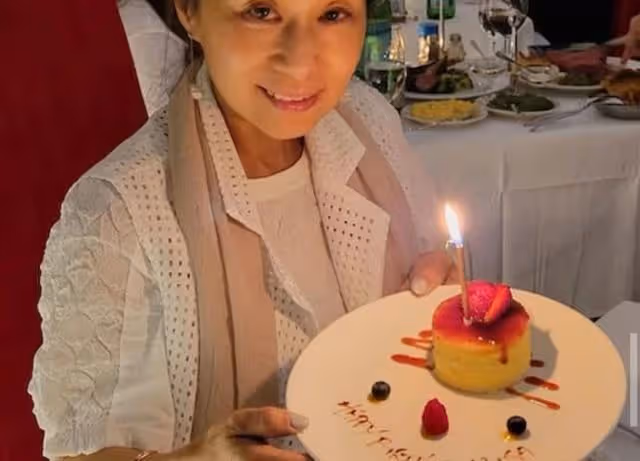 甜美!64歲知名港星與太太復婚後罕放閃,情侶裝同台慶生大曬恩愛