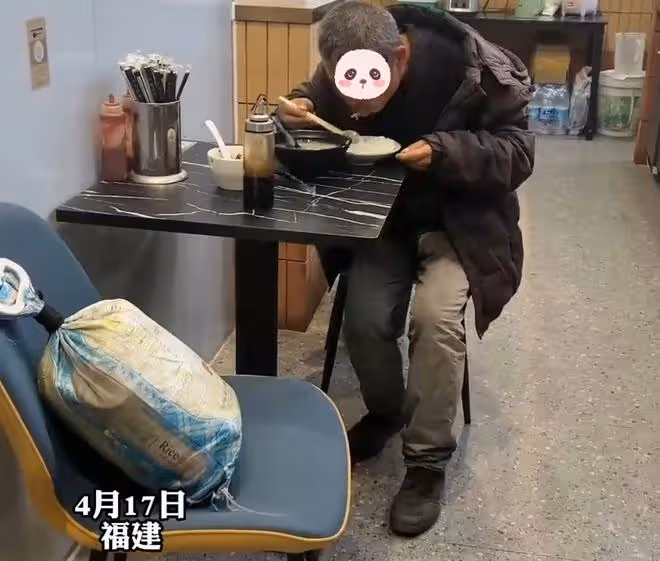 老人去餐館吃飯，吃到一半告訴老闆沒錢結帳，吃完後心安理得就走