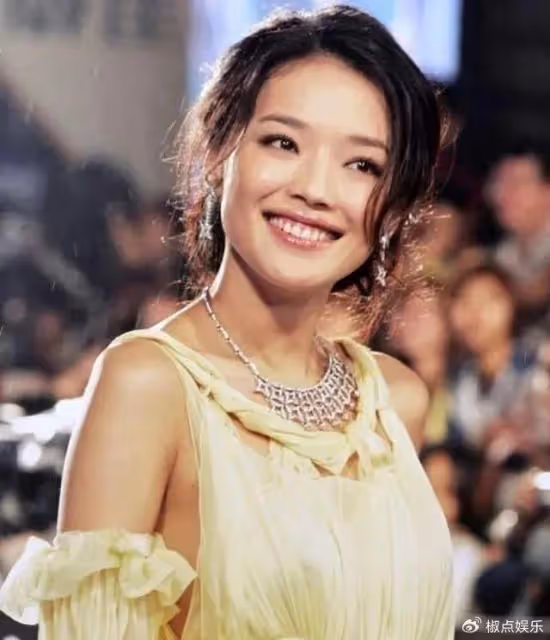 關曉彤的腿、殷桃的腰、舒淇的嘴,這3位女星性感起來讓人慾罷不能