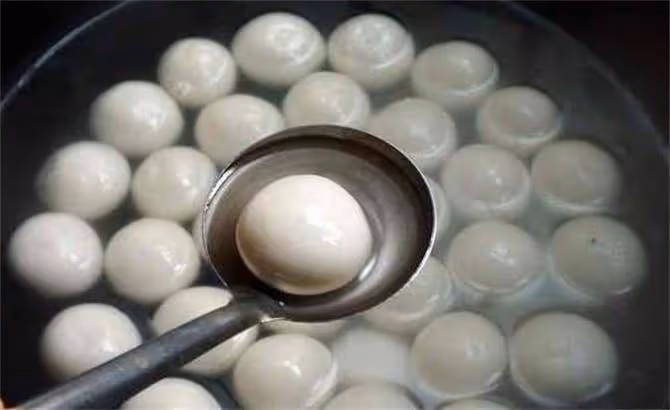 煮元宵,用涼水還是用熱水,究竟哪種方式更好呢?看完就明白了