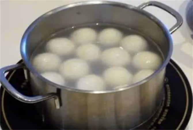 煮元宵,用涼水還是用熱水,究竟哪種方式更好呢?看完就明白了