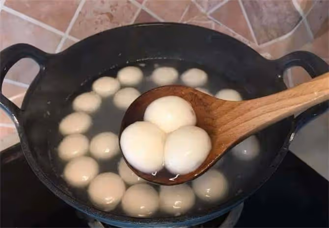 煮元宵,用涼水還是用熱水,究竟哪種方式更好呢?看完就明白了