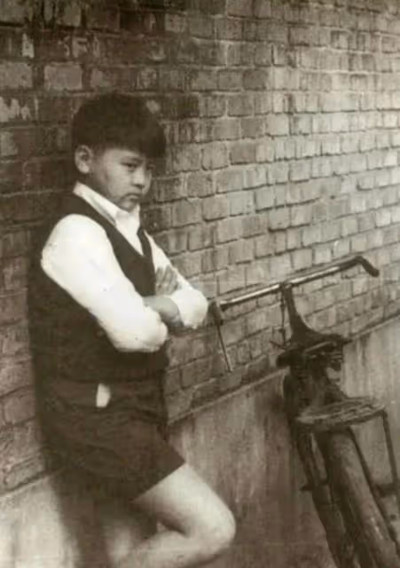 庹宗華9歲出道,10歲約會林青霞,57歲猥褻空姐,一手好牌打爛