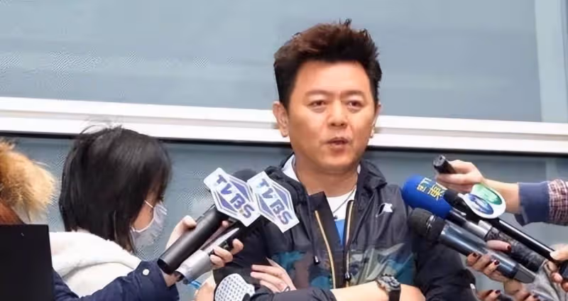 庹宗華9歲出道,10歲約會林青霞,57歲猥褻空姐,一手好牌打爛