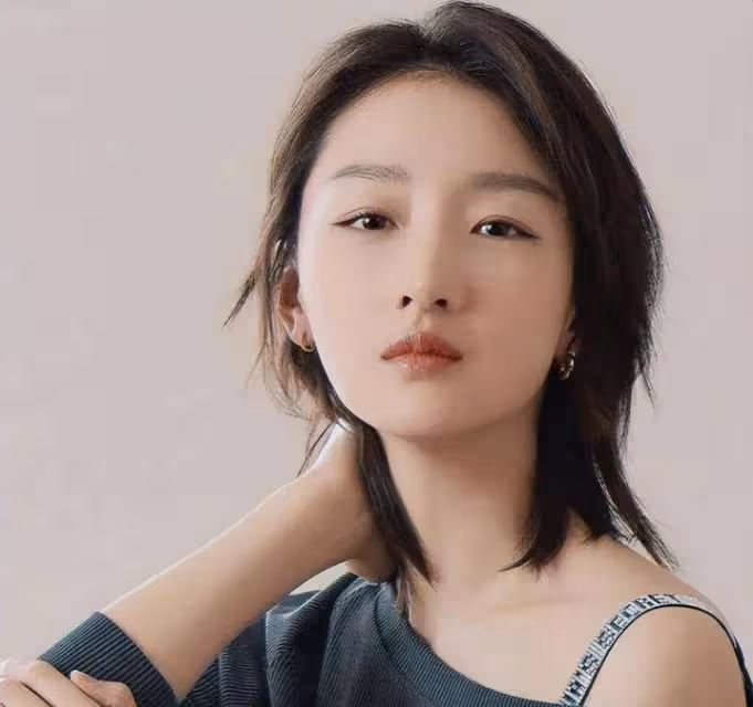 愧對肖華,情斷鞏俐,張藝謀為什麼會愛上18歲的陳婷?
