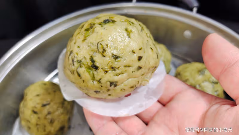 這菜農村遍地都有,卻被人小看!揉到饅頭裡,多一份香、多一份營養