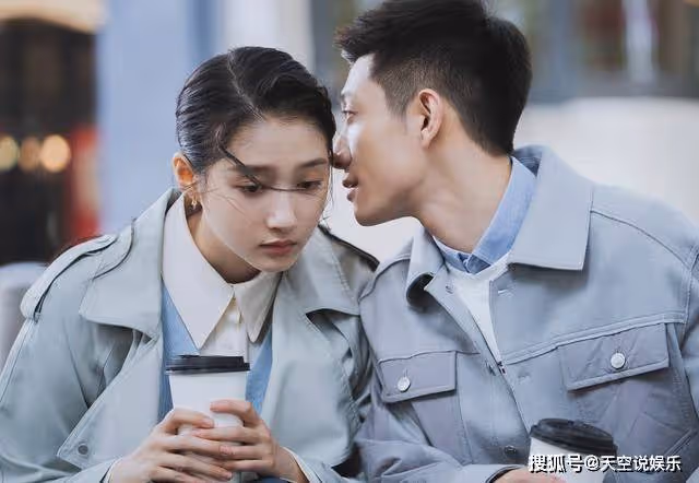 《曾少年》身高172的關曉彤,依偎在張一山懷中,只剩下滿屏的彆扭