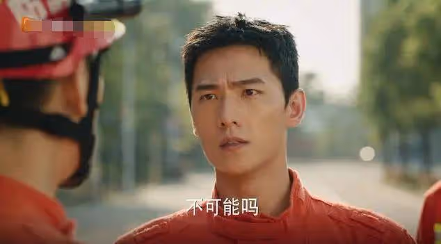 楊洋再登芭莎封面,時尚表現差遭吐槽,被指像給許沁抓米煮粥
