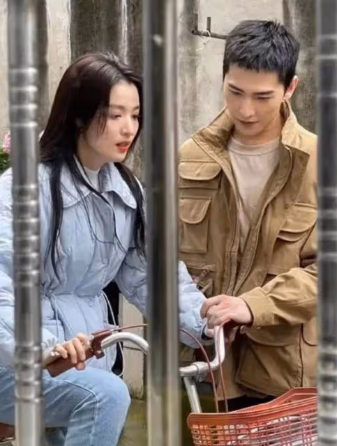 楊洋再登芭莎封面,時尚表現差遭吐槽,被指像給許沁抓米煮粥