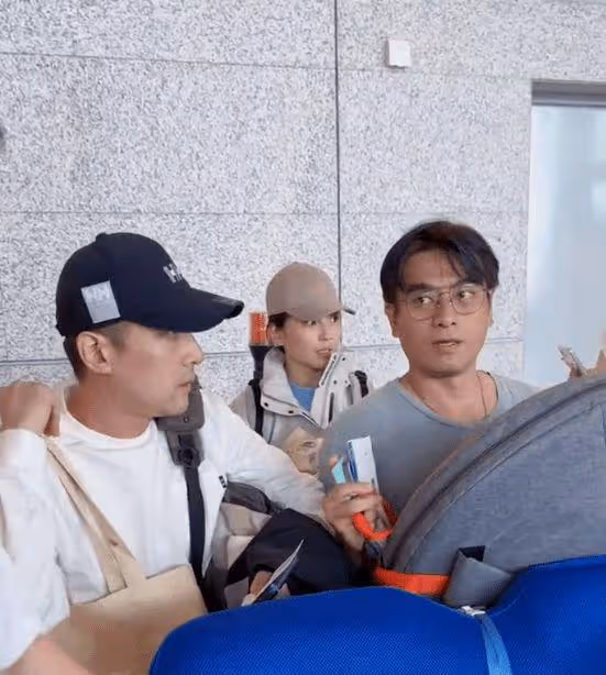 胡歌劉濤再次同框，44歲劉濤素顏露面狀態好，胡歌近照依然帥氣