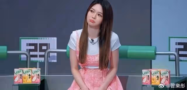 恭喜!英皇知名小花疑似戀情曝光,男方是音樂才子,曾戀連詩雅