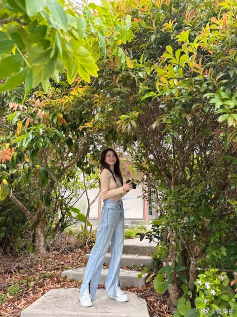 恭喜!英皇知名小花疑似戀情曝光,男方是音樂才子,曾戀連詩雅