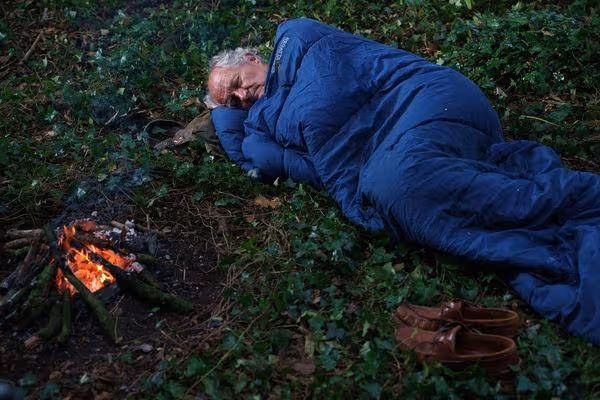 74歲奧斯卡得主「蓬頭垢面」落魄樣曝光 被路人嫌臭、靠小溪洗澡