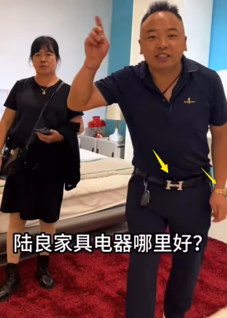 35歲「網紅」當街被刺死!粉絲5000多工作很拼,當地人曝真實內幕
