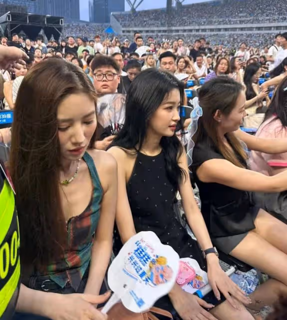 孫怡看薛之謙演唱會，戴236萬名表身價疑過億，女兒穿百元平價款