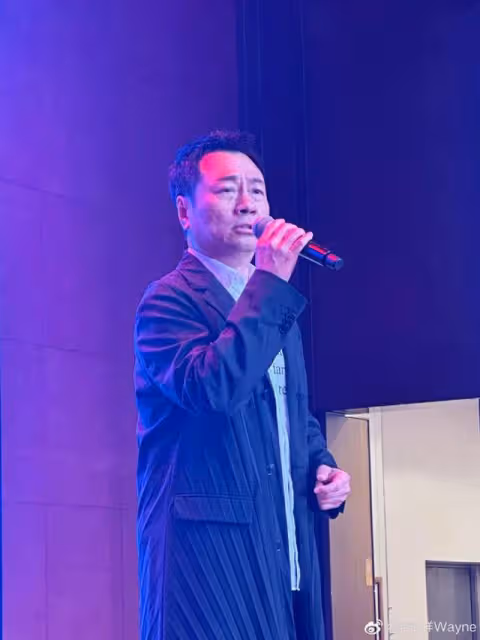 TVB視帝現身內地大排檔!宵夜叫一桌子美食胃口好,獲路人求合照