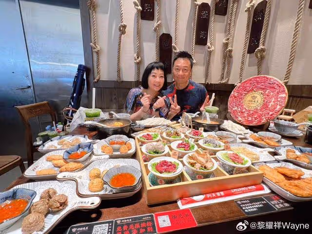TVB視帝現身內地大排檔!宵夜叫一桌子美食胃口好,獲路人求合照
