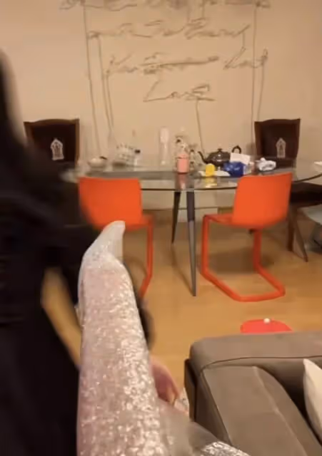 朱珠獲老公孩子探班，1歲女兒推開媽媽拒絕親密互動，卻超粘爸爸