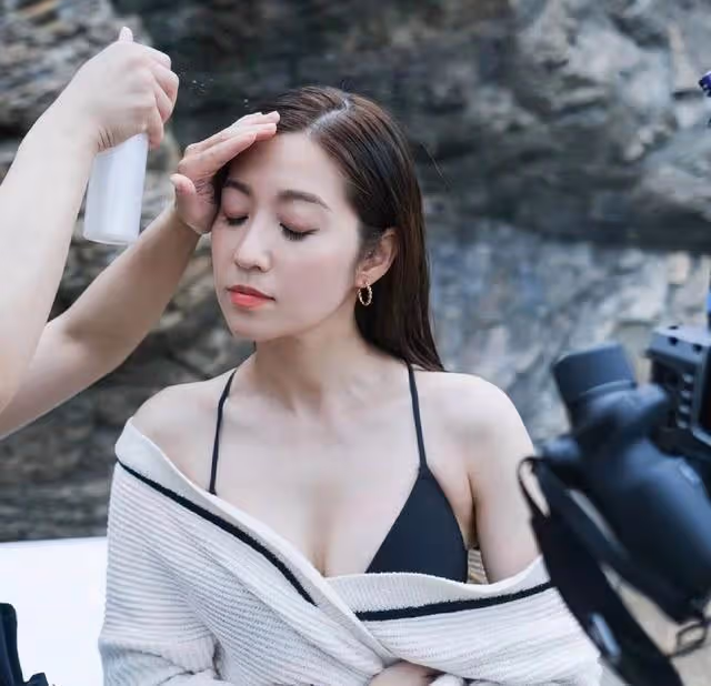TVB知名女星漲薪做豐胸代言人,拍寫真曬豐滿上圍,深受老闆喜愛