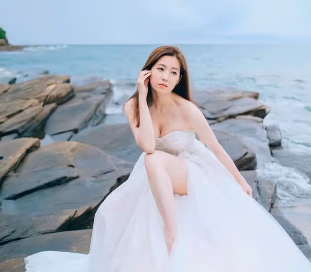 TVB知名女星漲薪做豐胸代言人,拍寫真曬豐滿上圍,深受老闆喜愛