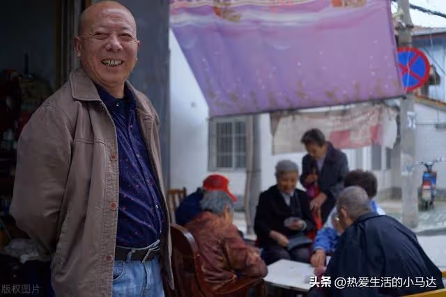 弟弟去世我收養了侄女,後來侄女給我買房,我卻遭到前弟媳的威脅