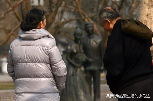 弟弟去世我收養了侄女,後來侄女給我買房,我卻遭到前弟媳的威脅
