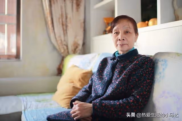 有房有退休金的我,晚年做過最蠢的事,就是讓親妹來家裡抱團養老