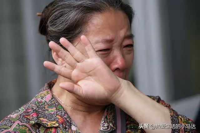 有房有退休金的我,晚年做過最蠢的事,就是讓親妹來家裡抱團養老