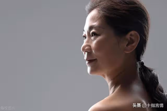 婆婆眼紅我給我媽買金買銀,我當著她面打電話後,婆婆:不敢要了
