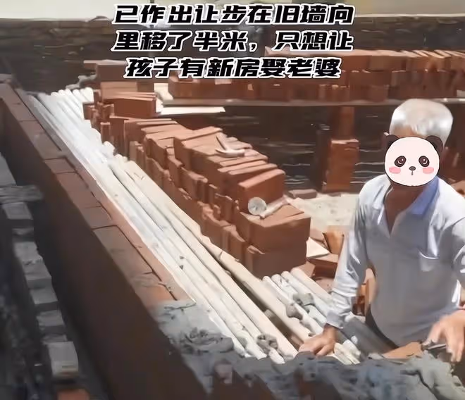 大爺蓋房不留過道,鄰居蓋新房堵門口,大爺再三阻撓直接推牆