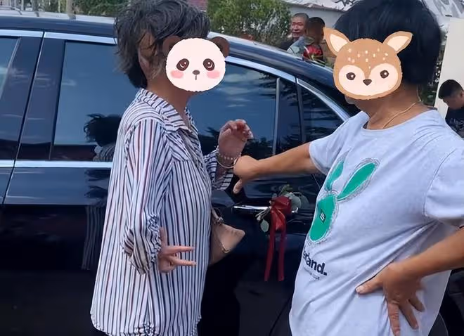 大媽仗著腦血栓攔婚車要紅包,給40還嫌少,不給80就直接坐地上