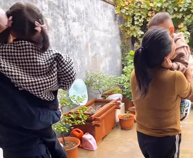 女子過節給娘家買200元禮物,丈夫嫌亂花錢:一分錢不掙就知道花