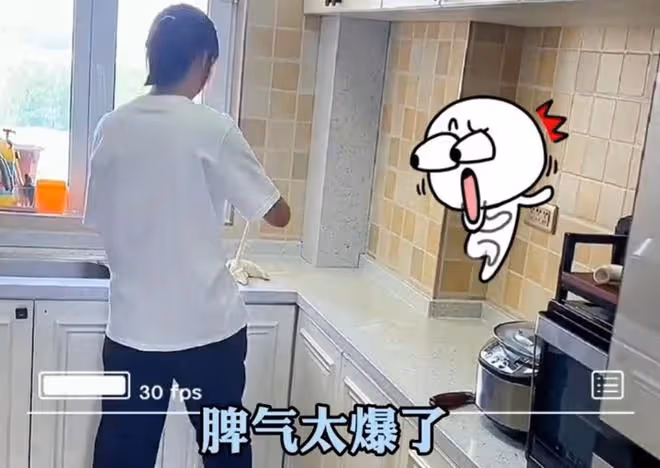 媳婦自學刀削麵之後要露一手，畫風逐漸狂躁，丈夫嚇得不敢進廚房