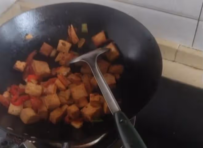 兒媳坐月子,婆婆做了麻辣豆腐和螺螄粉,不吃還被婆婆說太挑剔
