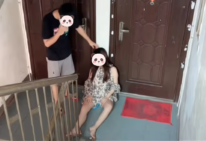 女子參加同學聚會喝醉酒,被男同學送回家,老公拒絕開門