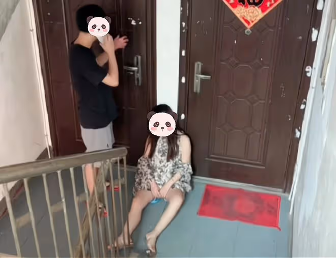 女子參加同學聚會喝醉酒,被男同學送回家,老公拒絕開門